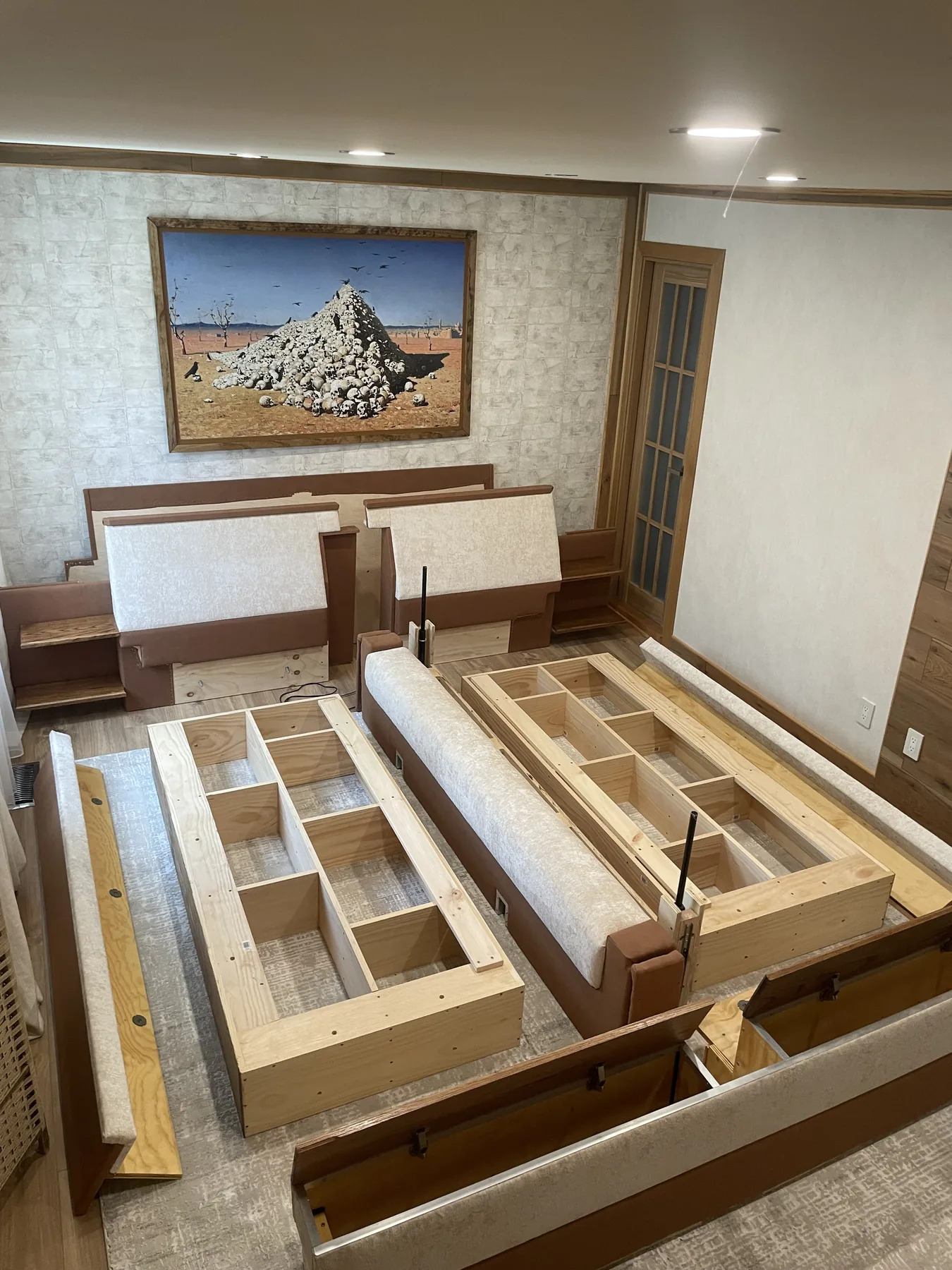 Custom Double Bed: Internal frame