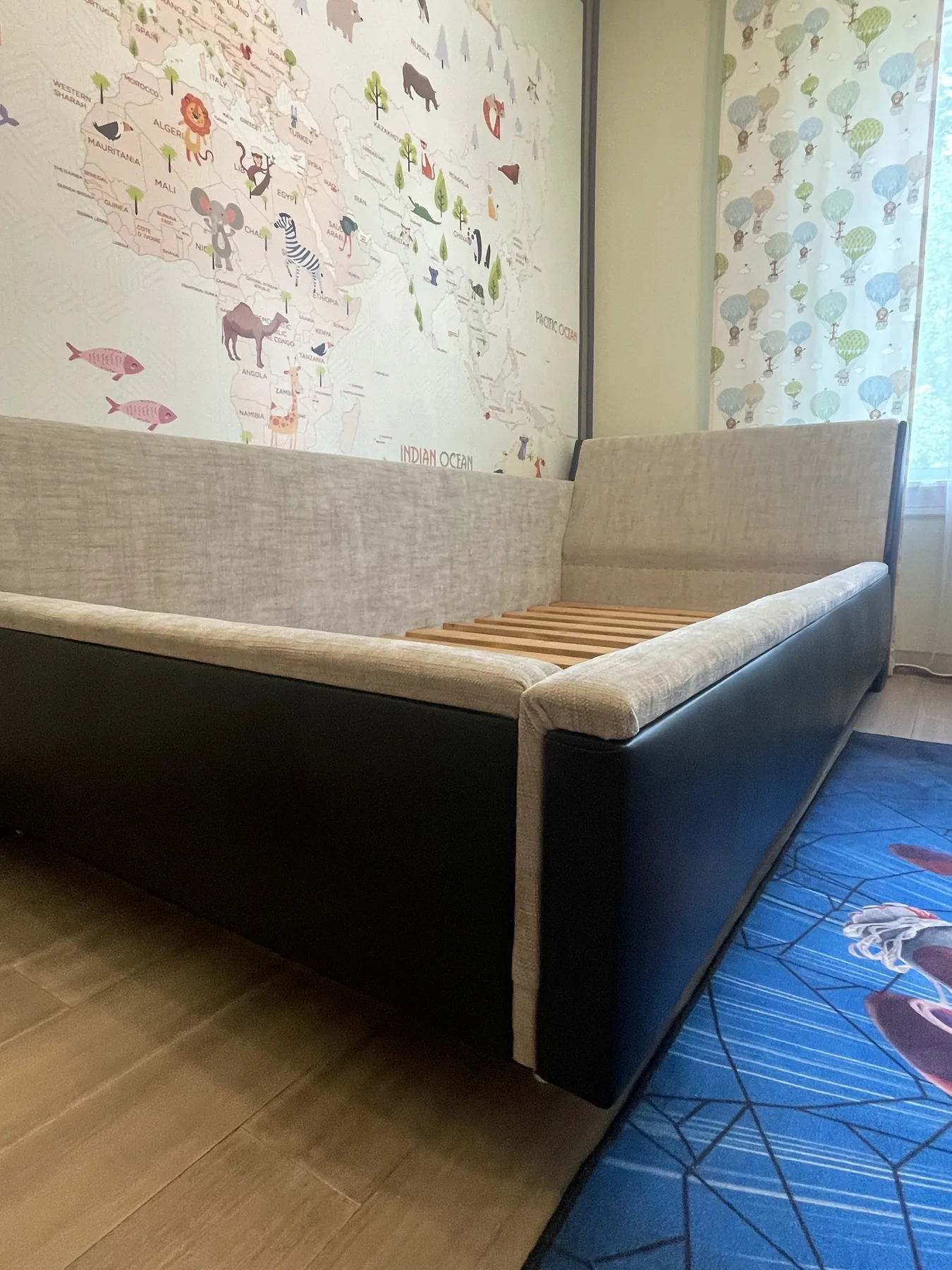 Custom Kids Bed: Frame detail