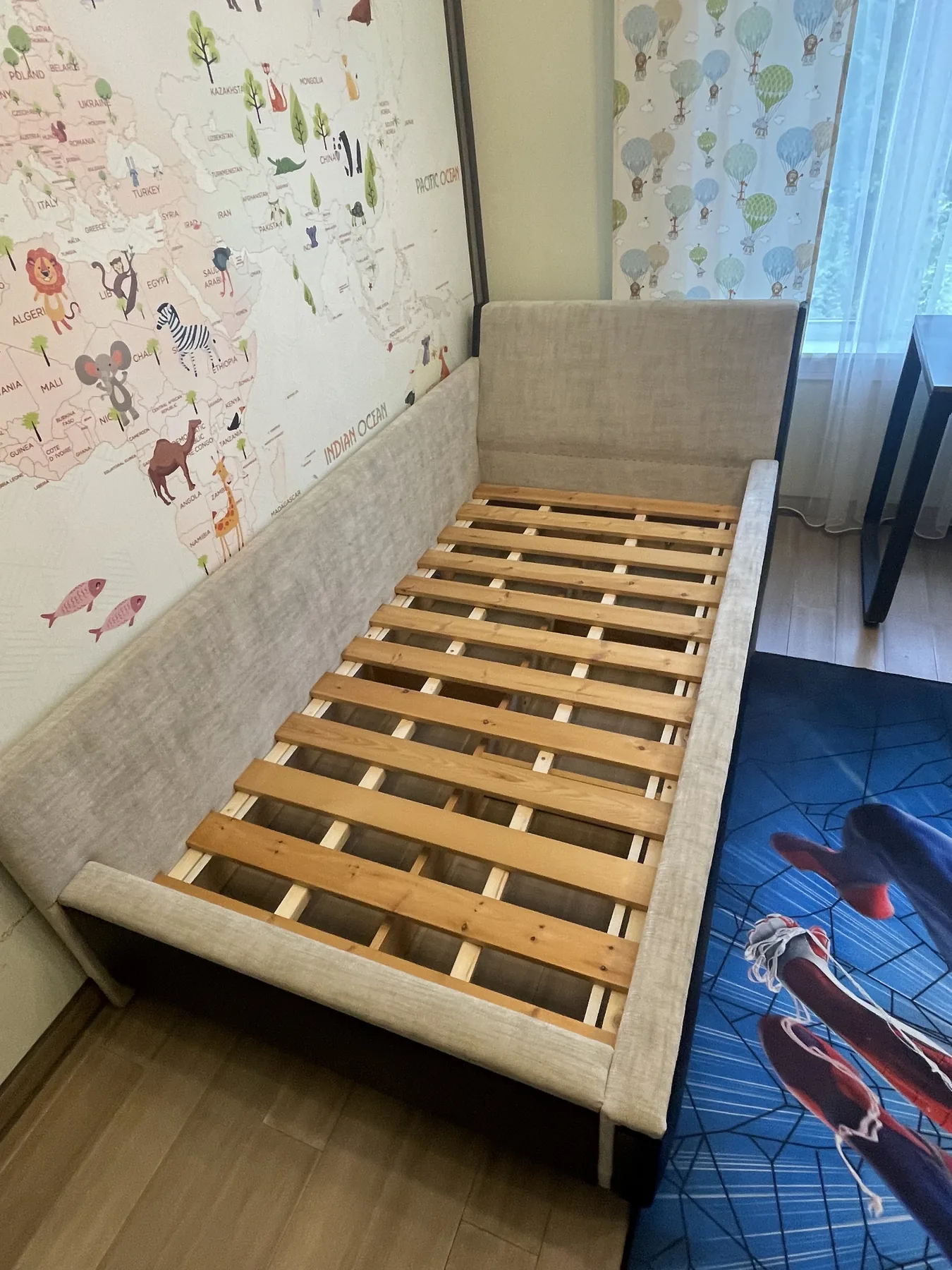 Custom Kids Bed: Slatted base